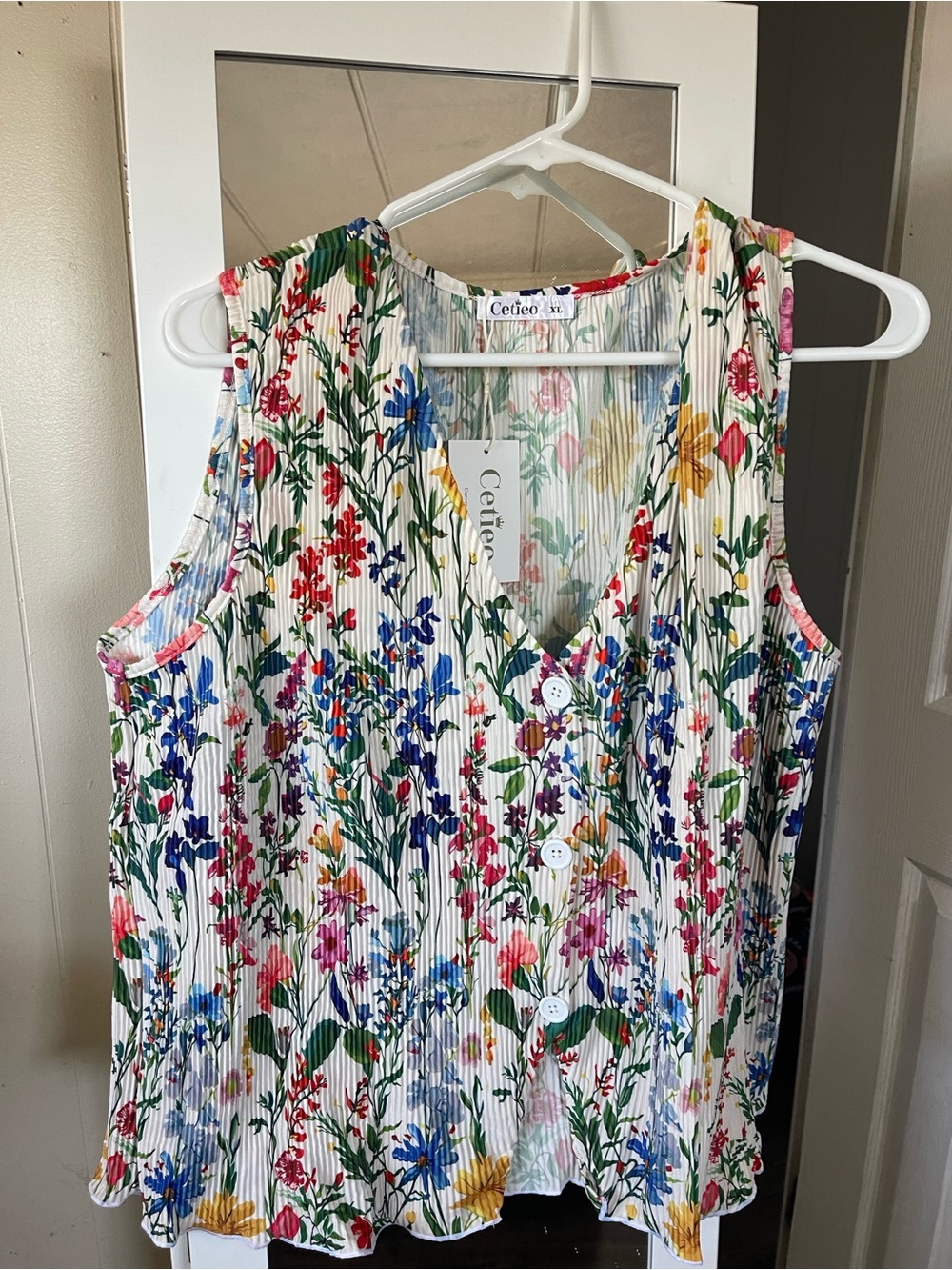 Cecico Multicolor Floral Pleated V-Neck Tank Top - White Base